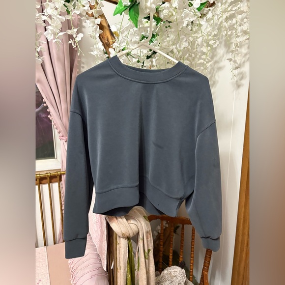 Lululemon Grey Softstreme Cropped Crew - Picture 4 of 9